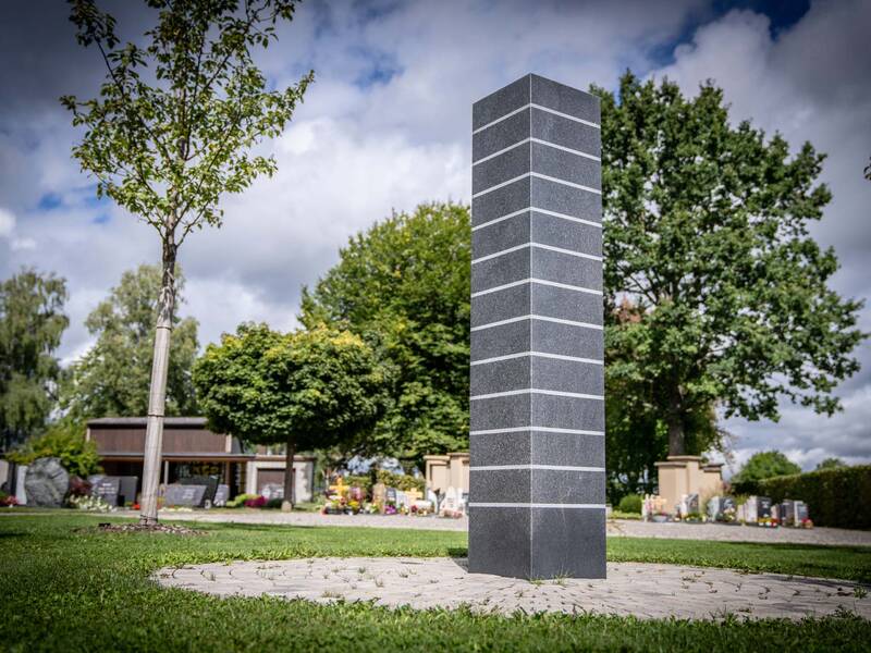 Friedhof Aixheim Friedhein Nahaufnahme Gedenksäule