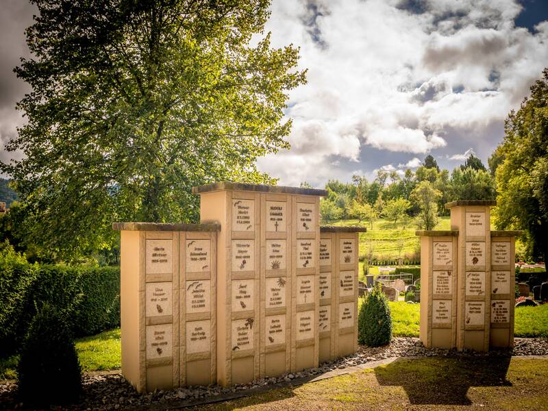 Friedhof Aldingen Urnenstehlen