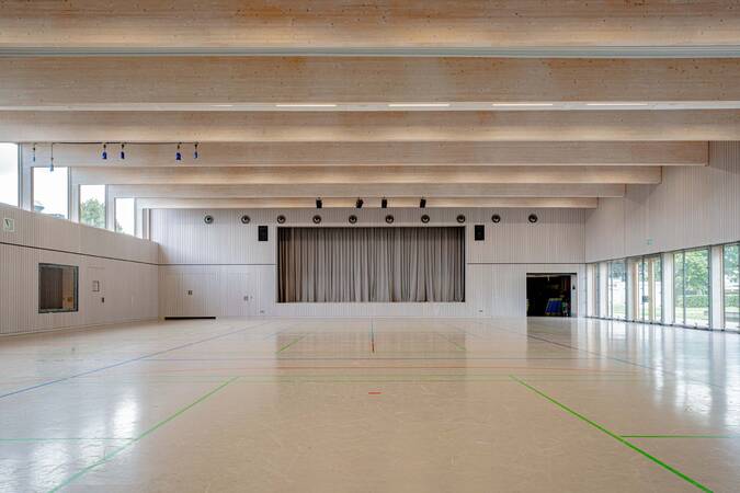 Turn- und Festhalle Aixheim, Innenansicht Bühne
