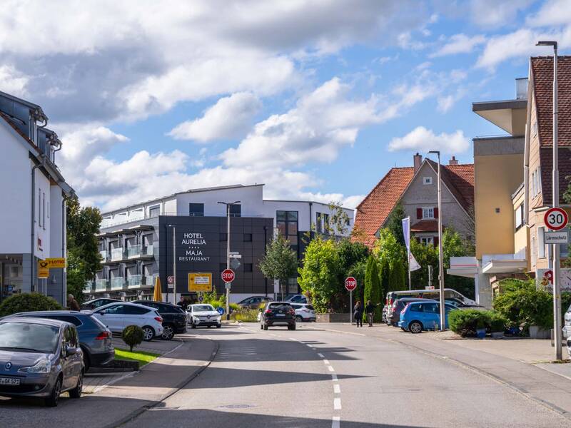 Blick aus der Hauptstraße Richtung Hotel Aurelia