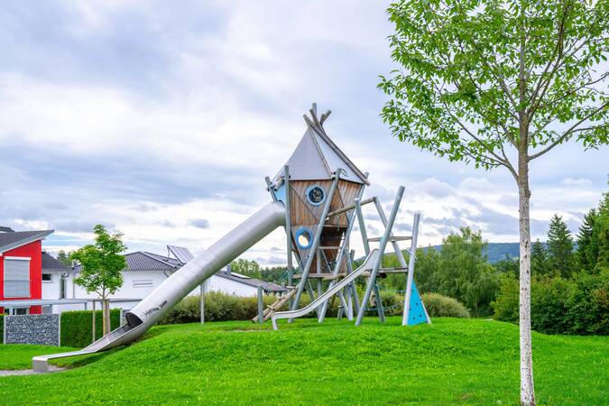 Spielturm am Spielplatz Kirchsteig-Dellnger Straße