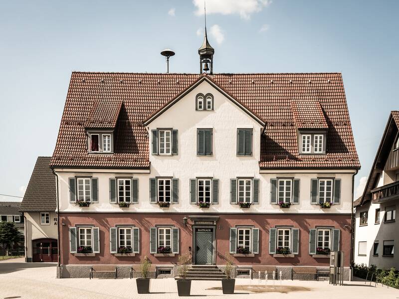 Bild von der Ortsmitte Aixheim, Rathaus Aixheim
